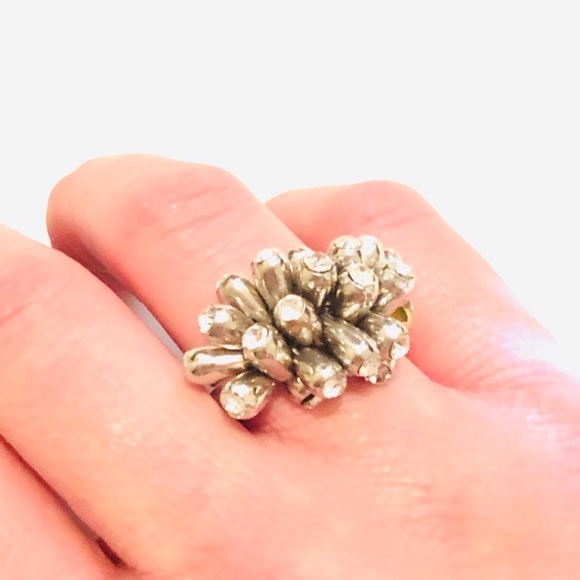 Cookie Lee Jewelry - 🌻 Cookie Lee stretch ring with crystals